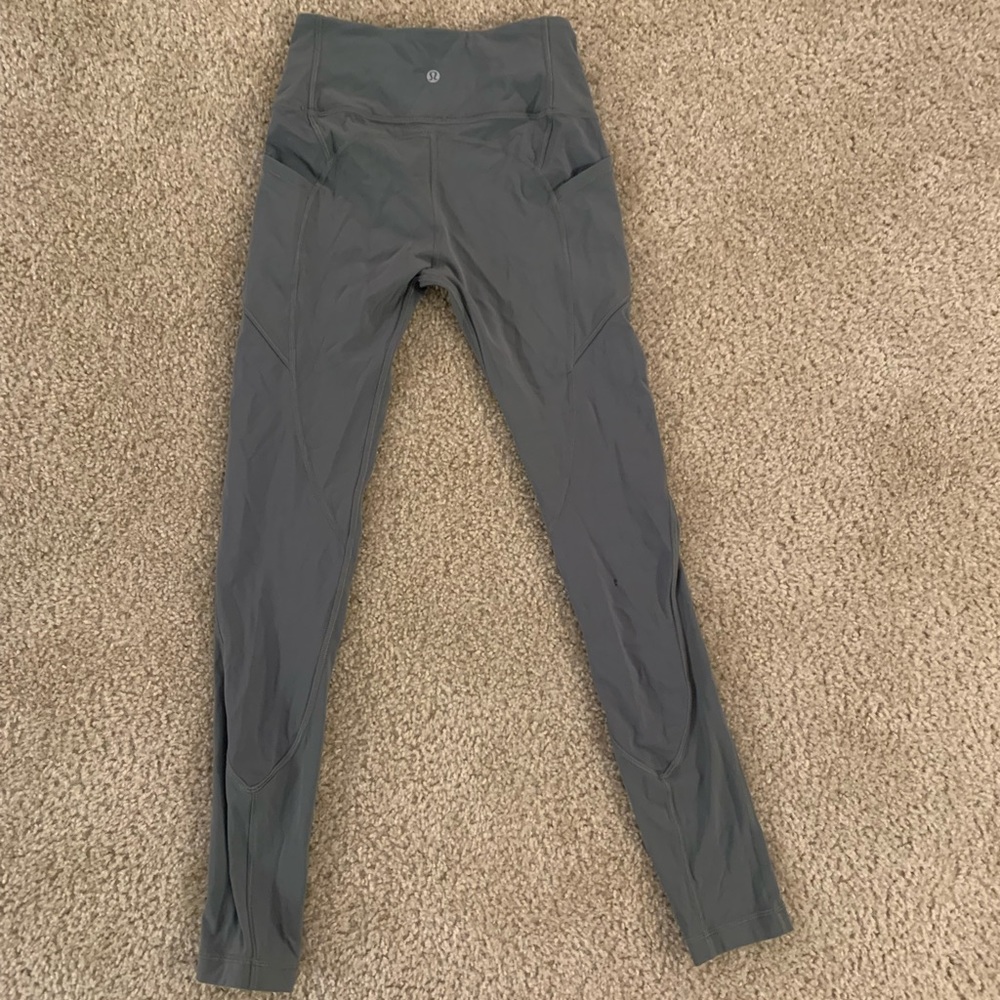 Lululemon Leggings in Light Olive Green with Pockets